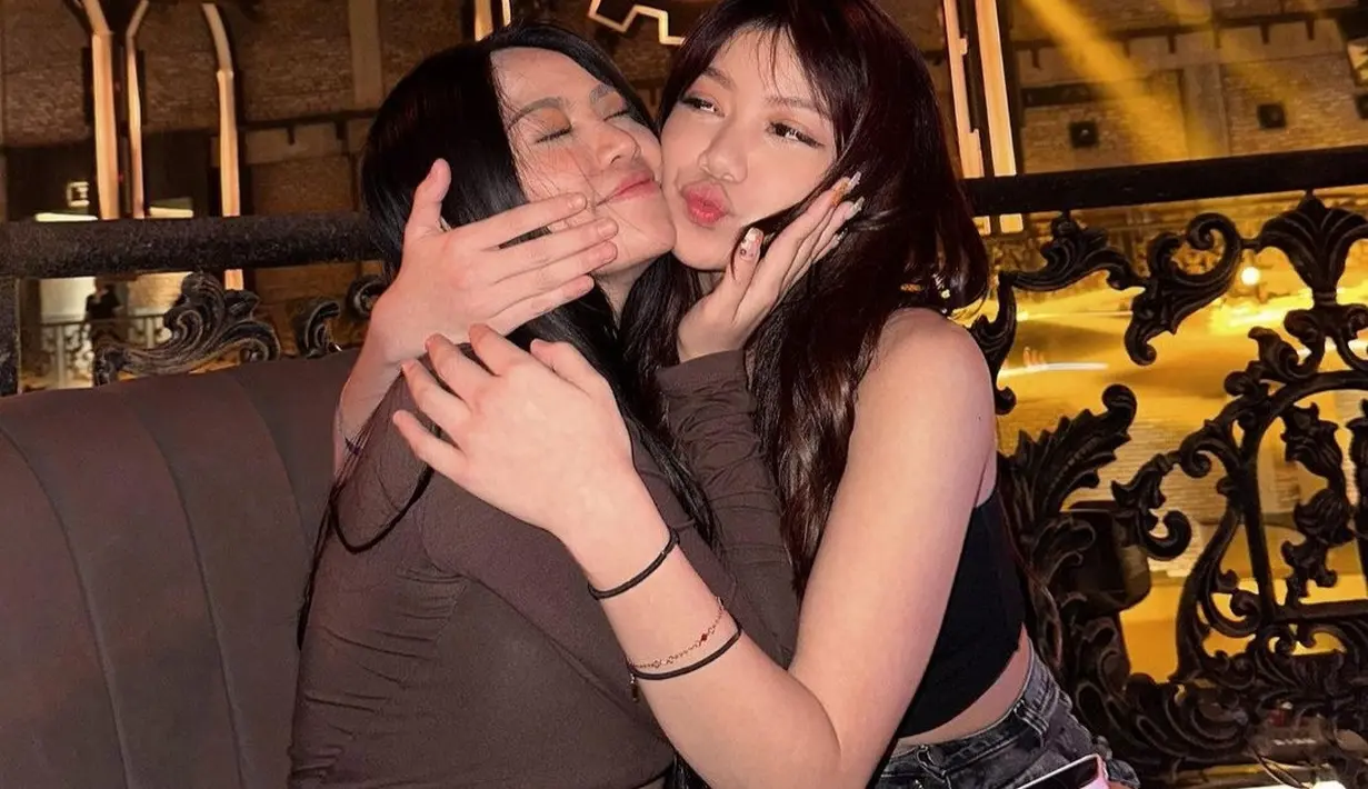 Saking dekatnya, mereka sering mengunggah kebersamaan di media sosial