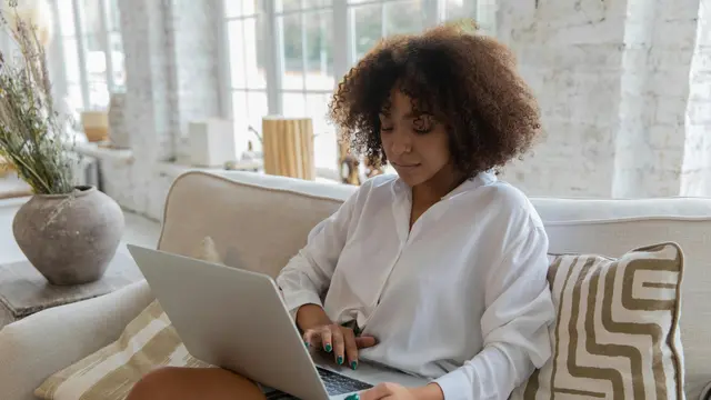 Ilustrasi Mahasiswa Fokus