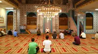 Mesjid Turki di Brighton Beach. Ramadan melatih orang menang menghadapi tantangan. Jenis tantangan bagi remaja Muslim di New York kali ini terbilang unik. (Sumber New York Times)