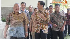  Gubernur DKI Jakarta Joko Widodo menyambangi ke kantor Rektorat ITB, Kamis (17/04/2014) (Liputan6.com/Herman Zakharia).