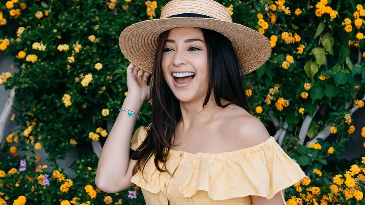 FOTO: Gaya Nikita Willy Pakai Simple Dress, Tetap Stylish