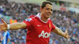 Striker MU Javier Hernandez usai mencetak gol ke gawang Wigan yang digilas 4-0 dalam lanjutan Liga Premier di DW Stadium, 26 Februari 2011. AFP PHOTO/ANDREW YATES