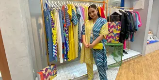 NASL By Nagita Slavina Rilis Koleksi dengan Sentuhan Denim. / Foto: Adinda Tri Wardhani - Fimela.com.