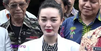 Zaskia Gotik ikut berpartisipasi dalam kegiatan Klinik Pancasila. Mendaftarkan karena keinginan pribadi, ternyata Zaskia sudah lancar bacakan Pancasila.