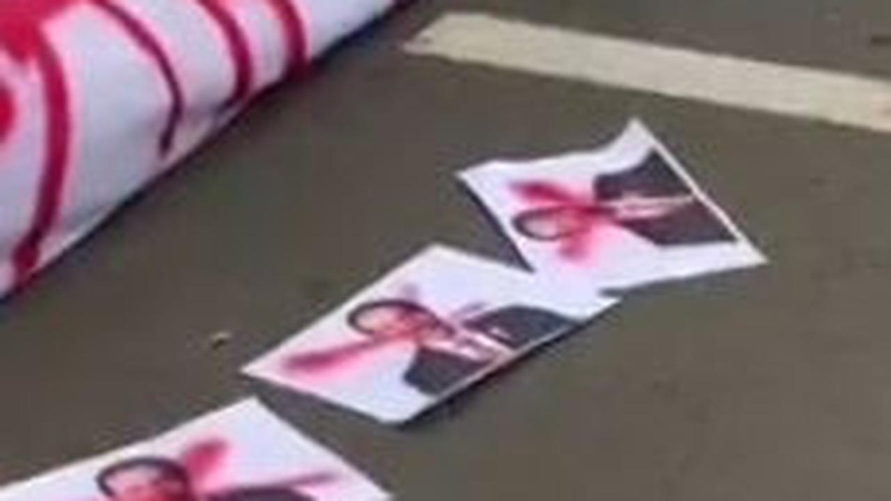 Mahasiswa Bekasi Gelar Aksi Demonstrasi dan Bakar Foto Presiden Jokowi