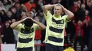 Pemain Manchester City, Ilkay Gundogan dan Erling Haaland tampak kecewa setelah gagal mencetak gol ke gawang Nottingham Forest pada laga pekan ke-24 Premier League di City ground pada Sabtu (18/2/2023). City hanya mampu bermain imbang dari tim promosi. (AP Photo/Rui Vieira)