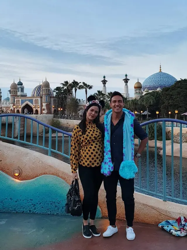 Momen 6 Seleb Babymoon di Luar Negeri, Kompak Bareng Pasangan