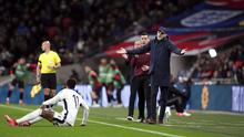 Pelatih Timnas Inggris, Thomas Tuchel melakukan protes setelah pemainnya dilanggar oleh pemain Albania dalam laga Kualifikasi Piala Dunia 2026 di Wembley Stadium, London, Jumat (21/03/2025) waktu setempat. (AP Photo/Alastair Grant)