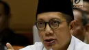 Menteri Agama Lukman Hakim Saifuddin saat mengikuti raker dengan Komisi VIII DPR di Senayan, Jakarta (24/5). Dalam rapat ini, Menteri Agama mengklarifikasi tentang daftar 200 mubaligh. (Liputan6.com/JohanTallo)