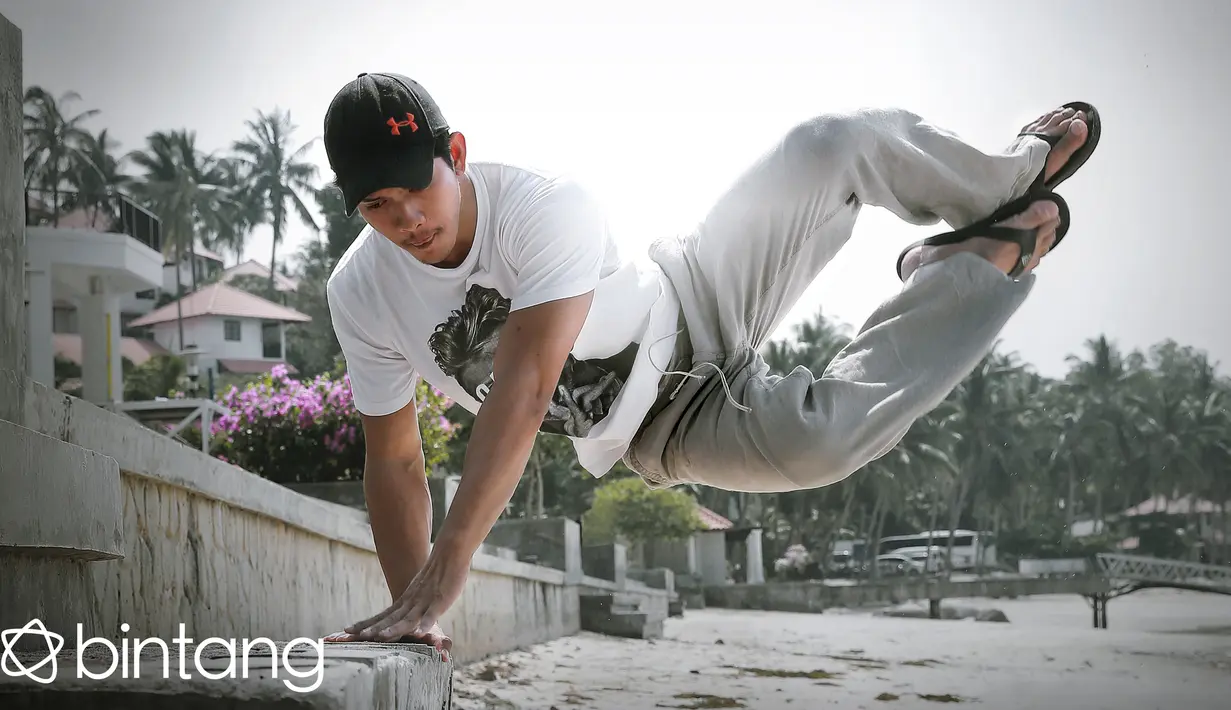 "Yang bikin kita kaget, ternyata Abrams sudah menonton film kita (The Raid) dan dia suka. Dia sangat mengapresiasi karya kita dan saya benar-benar nggak nyangka dia sudah nonton ‘The Raid’."lanjutnya. (Galih W Satria/Bintang.com)