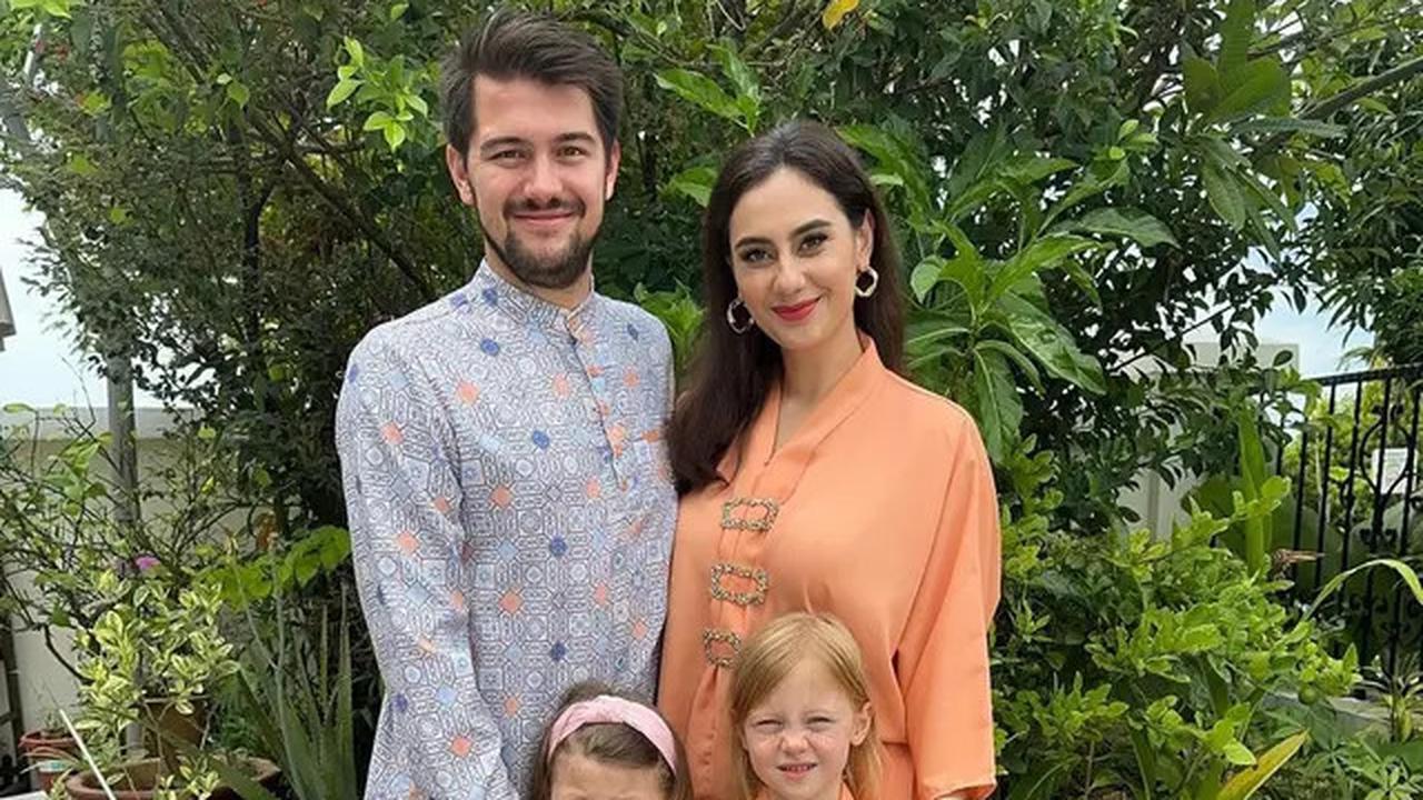 4 Artis Ini Kehilangan Salah Satu Bayi Kembar saat Masih Dalam Kandungan