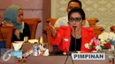 Ketua Pansus Pelindo II Rieke Diah Pitaloka memimpin jalannya rapat dengan Pansus Pelindo II di Jakarta, Rabu (21/10). Rapat itu membahas penanganan kasus dugaan korupsi Pelindo II. (Liputan6.com/Johan Tallo)