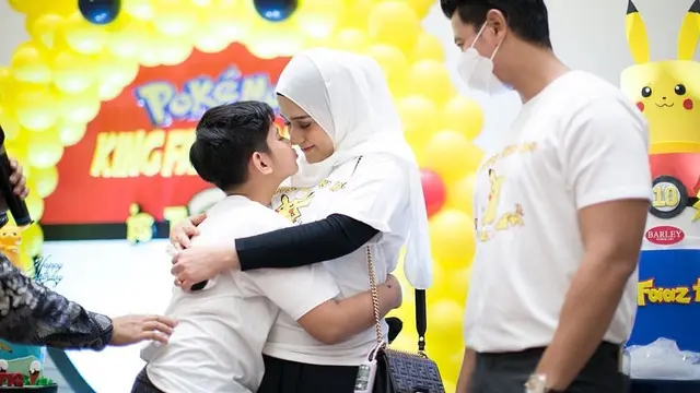 6 Potret Kebersamaan King Faaz dan Ibundanya, Penuh Kasih Sayang