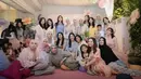 Tentu kehadiran Geng Cendol juga menambah keseruan pada ulang tahun pertama Lily. Foto: Instagram/ Raffinagita]