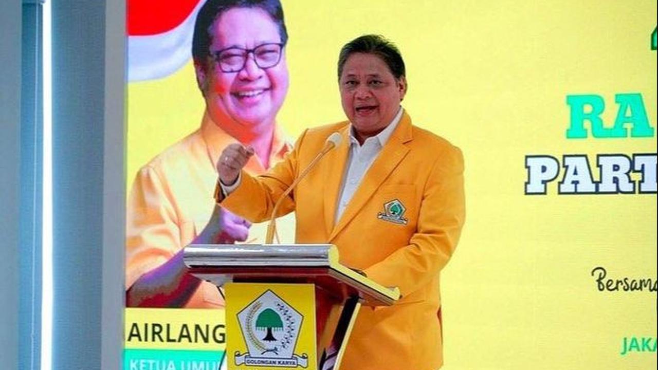 "Namun tiba-tiba ada penggiringan politik terkait kepemimpinan partai jelang pemilu yang merupakan momen strategis," kata dia.