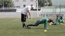 Evan Dimas mempraktekan instruksi pelatih Alfred Riedl pada sesi latihan Timnas Indonesia di Stadion Rizal Memorial, Manila, (23/11/2016).  (Bola.com/Nicklas Hanoatubun)