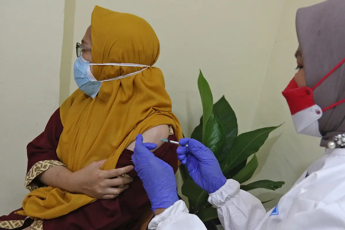 Vaksin Moderna untuk Vaksinasi Dosis Ketiga bagi Tenaga Kesehatan
