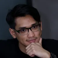 Selain persiapan vokal, penyanyi yang digemari kaum hawa ini juga menjalani latihan Thai Boxing agar staminanya tetap terjaga saat beraksi di hadapan ribuan pasang mata masyarakat Malaysia. (Wimbarsana/Bintang.com)