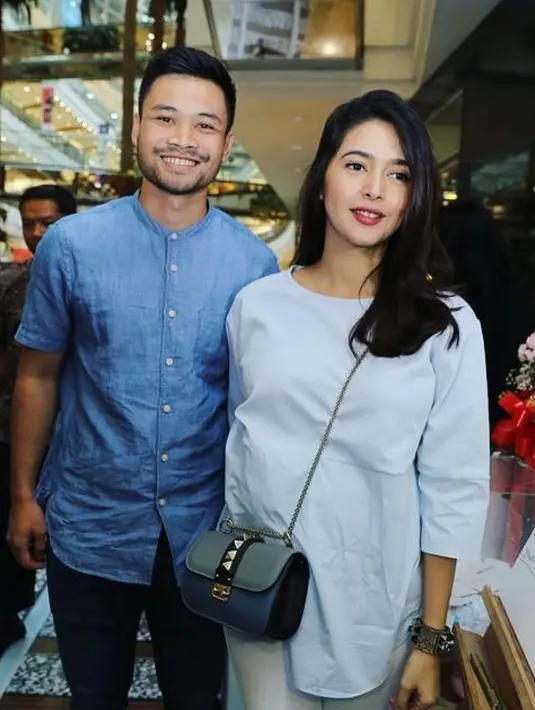 Nabila Syakieb, wanita yang hobi berkuda ini juga tengah hamil besar. Demi kondisi kehamilannya, Nabila betul-betul hanya menjadi ibu rumah tangga. (Instagram/nsyakieb85)