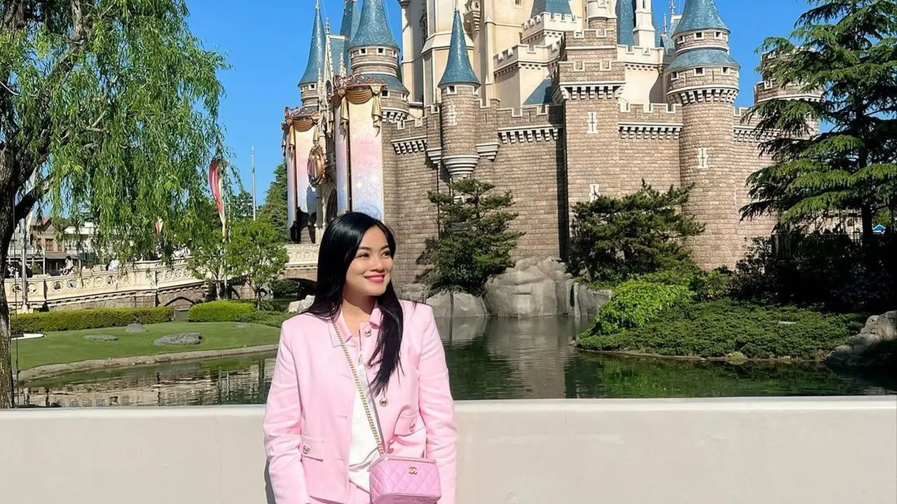 Titi Kamal liburan di Jepang (Foto: Instagram titi_kamall)