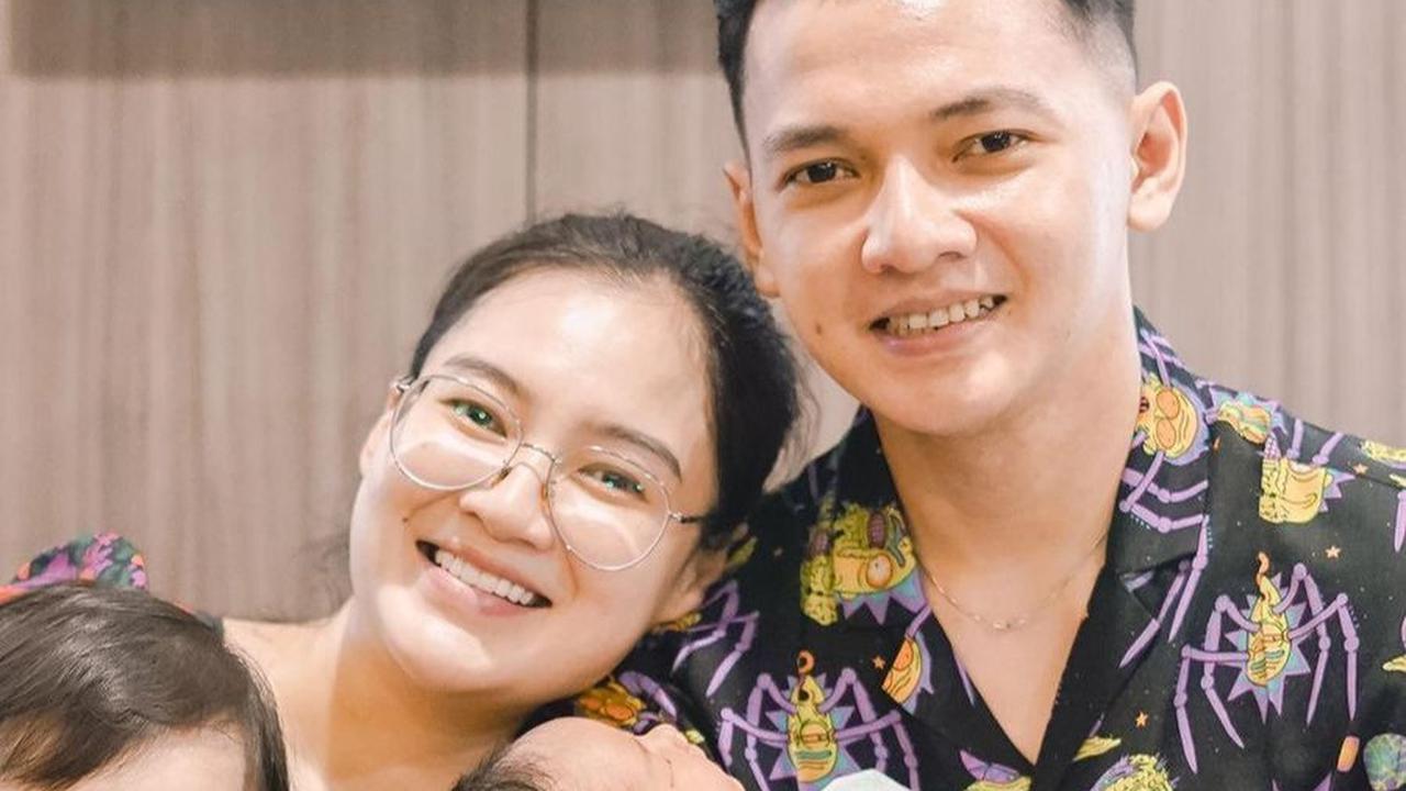 Keluarga Good Looking, Potret Nella Kharisma & Dory Harsa Bareng Kedua Anaknya yang Jadi Sorotan