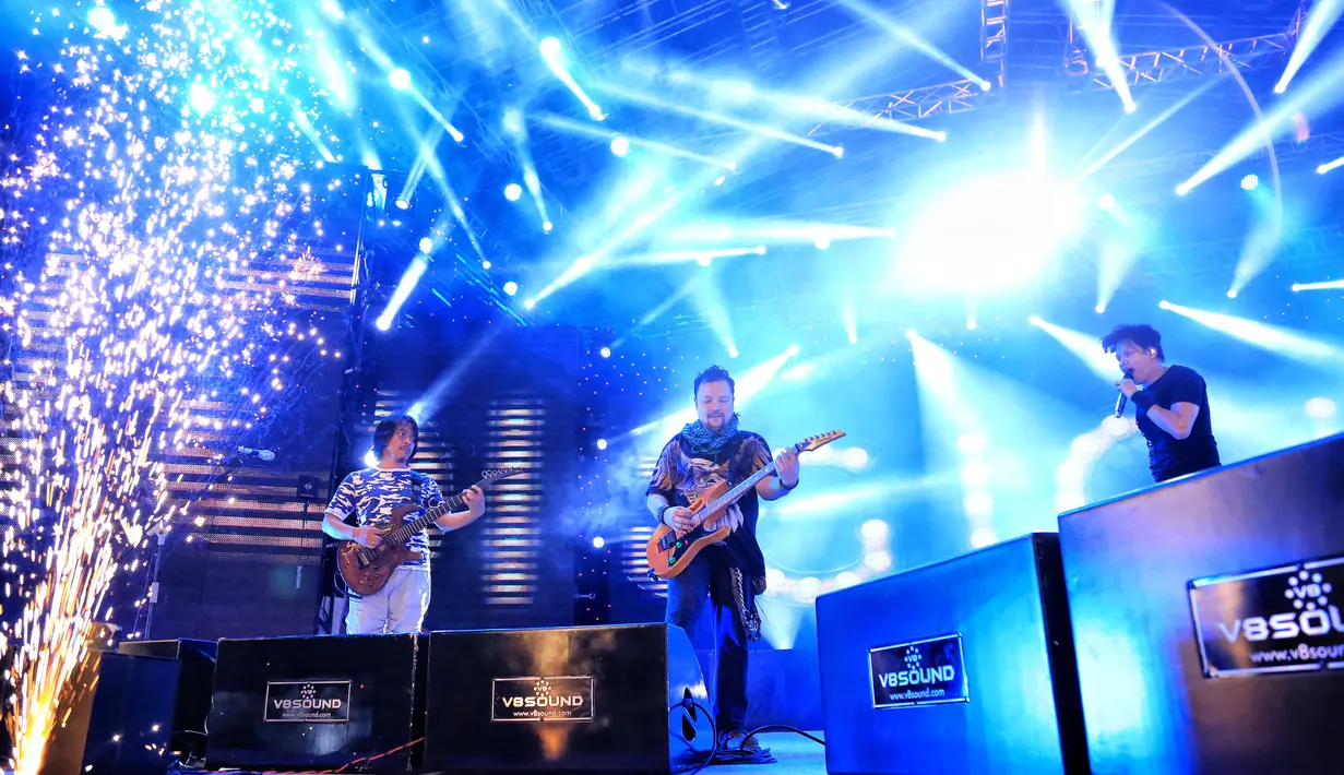 "Jujur kita borken hart sekali waktu itu, Baron, Onat dan Thomas harus keluar. Akhirnya 1996 kita keluarkan album 3/4, yang ternyata antusiasnya lebih besar," kata Armand. (Adrian Putra/Bintang.com)