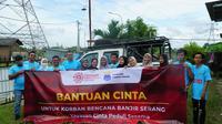 Yayasan Cinta Peduli Sesama menyerahkan bantuan kepada korban bencana banjir Serang, Banten. (Istimewa)
