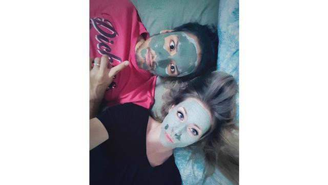 Jarang Tersorot, Ini 7 Momen Mesra Randy Pangalila bareng Istri Bulenya