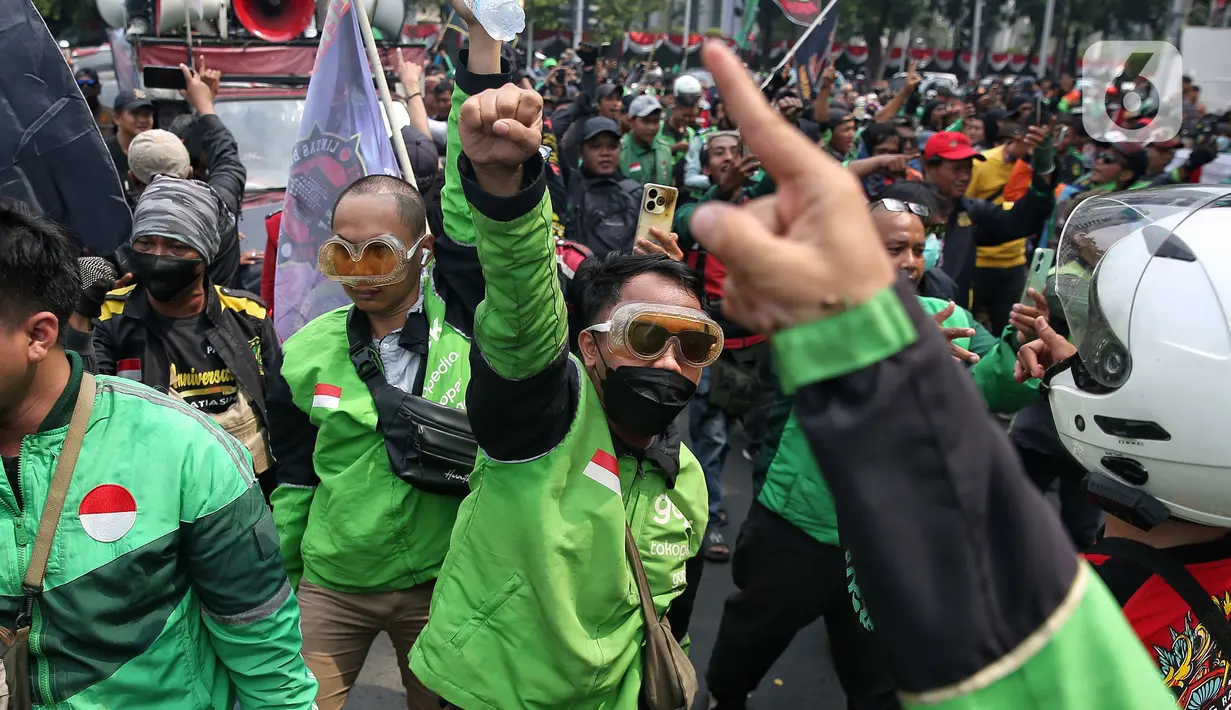 Ketua Umum Asosiasi Pengemudi Ojek Daring Garda Indonesia Igun Wicaksono menjelaskan ketiadaan legalitas membuat posisi tawar para pengemudi ojol di depan perusahaan aplikasi lemah. (Liputan6.com/Angga Yuniar)