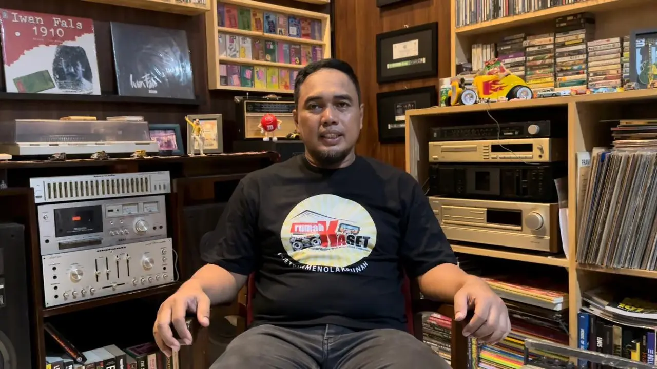 Di kediaman rumah kolektor kaset Bintara Jaya, Bekasi (Liputan6.com/Muhammad Sadam Djohari)