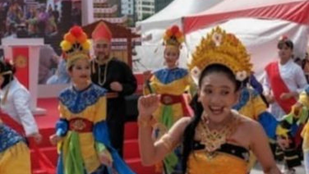 Kelompok Tari Tradisional Indonesia/KTTI yang membuka Festival tampil dengan tarian yang mencerminkan kemajemukan Tanah Air. Dokumentasi: KBRI Seoul