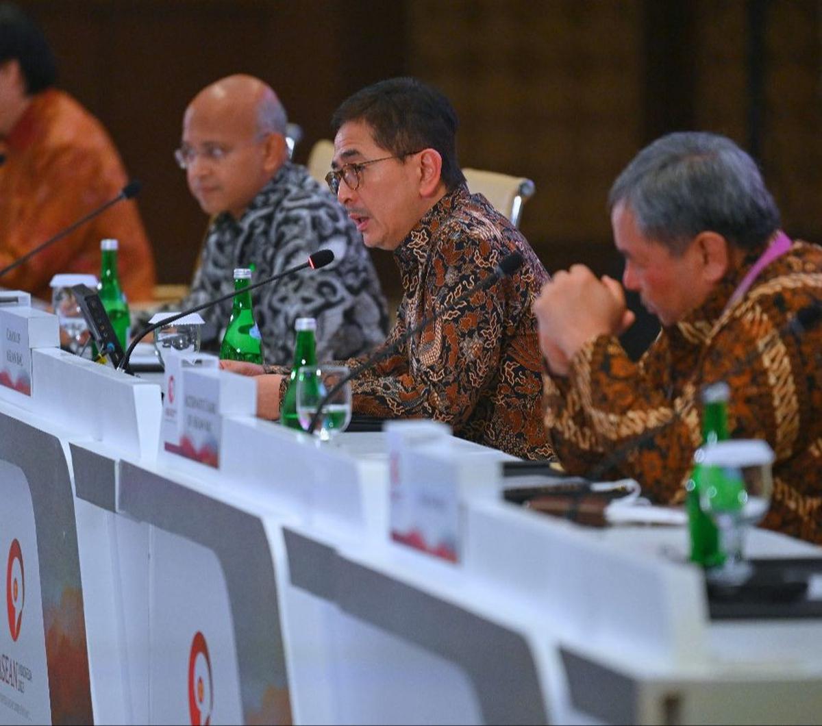 "KTT (Konferensi Tingkat Tinggi) ini menjadi momentum penting untuk mengingatkan negara-negara terkait untuk bersatu dalam menghadapi berbagai tantangan global," kata Arsjad.