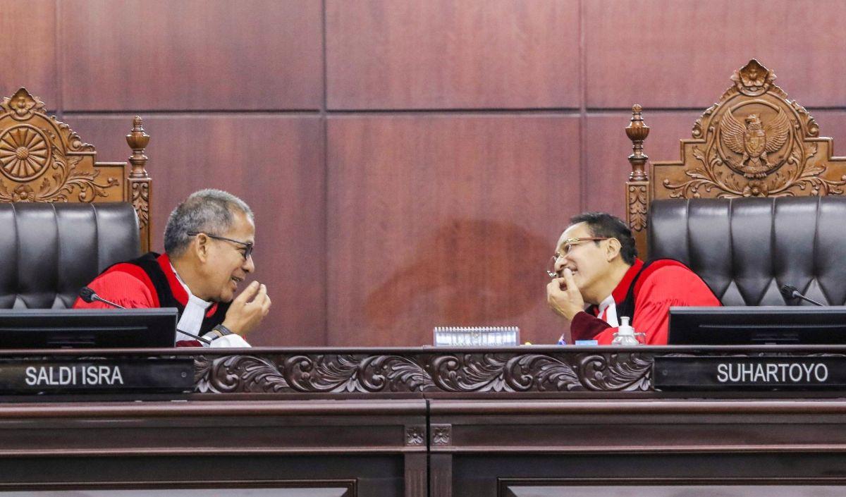 Di sini, Suhartoyo lantas menegur Hasyim yang berbicara agak lambat. Dia meminta Hasyim semangat.<br>