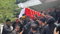 Jenazah Guruh Soekarnoputra Diberangkatkan ke TPU Karet Bivak