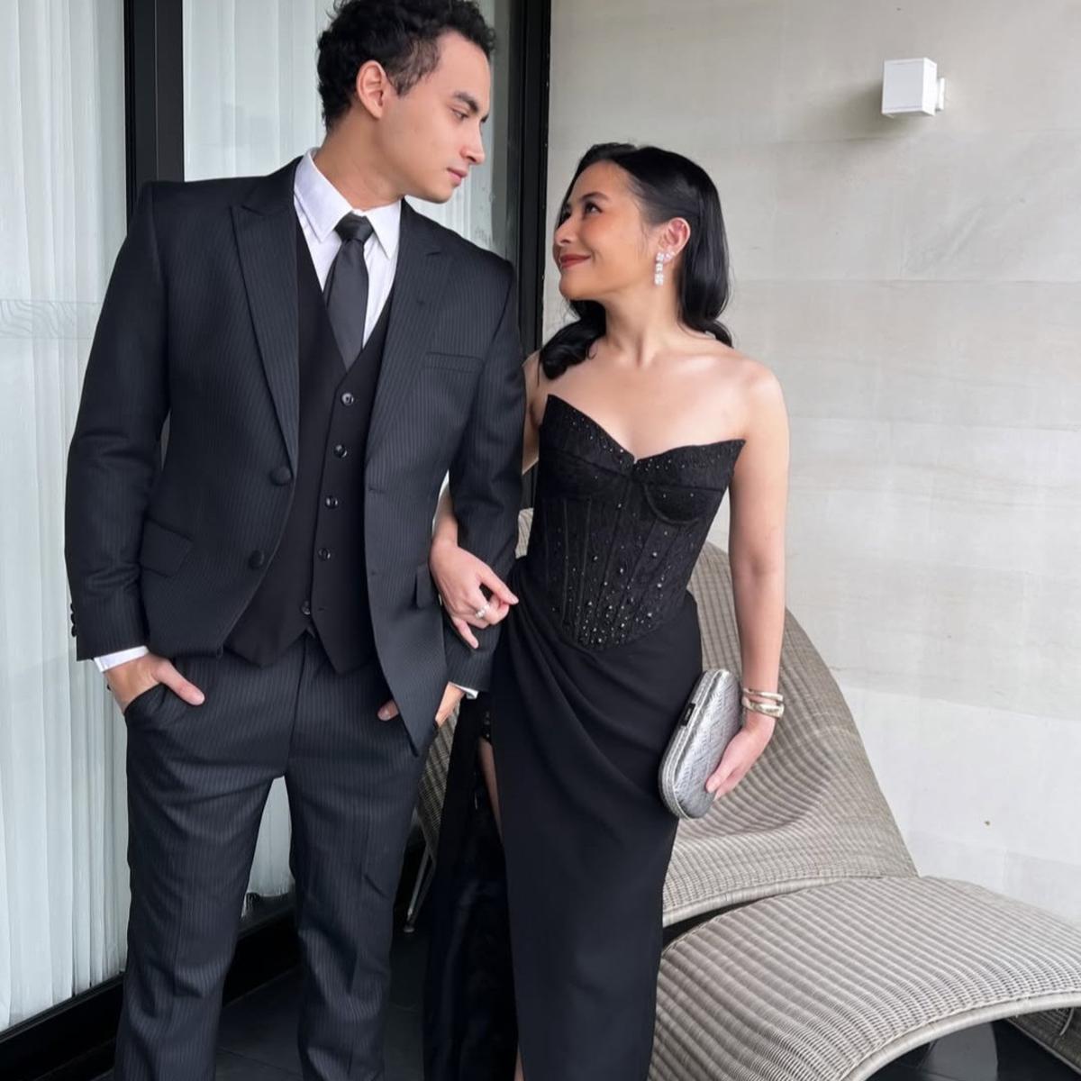 Potret Prilly Latuconsina & Omara Esteghlal Hadiri Resepsi Pernikahan Angga Yunanda, Serasi Berbusana Serba Hitam
