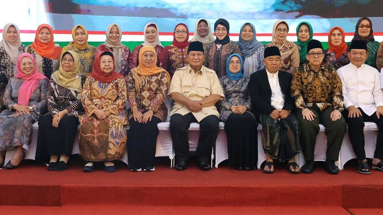 VIDEO: Reaksi Prabowo 'Digeruduk' Khofifah & Gus Miftah Ajak Ribuan Muslimat NU di Hambalang