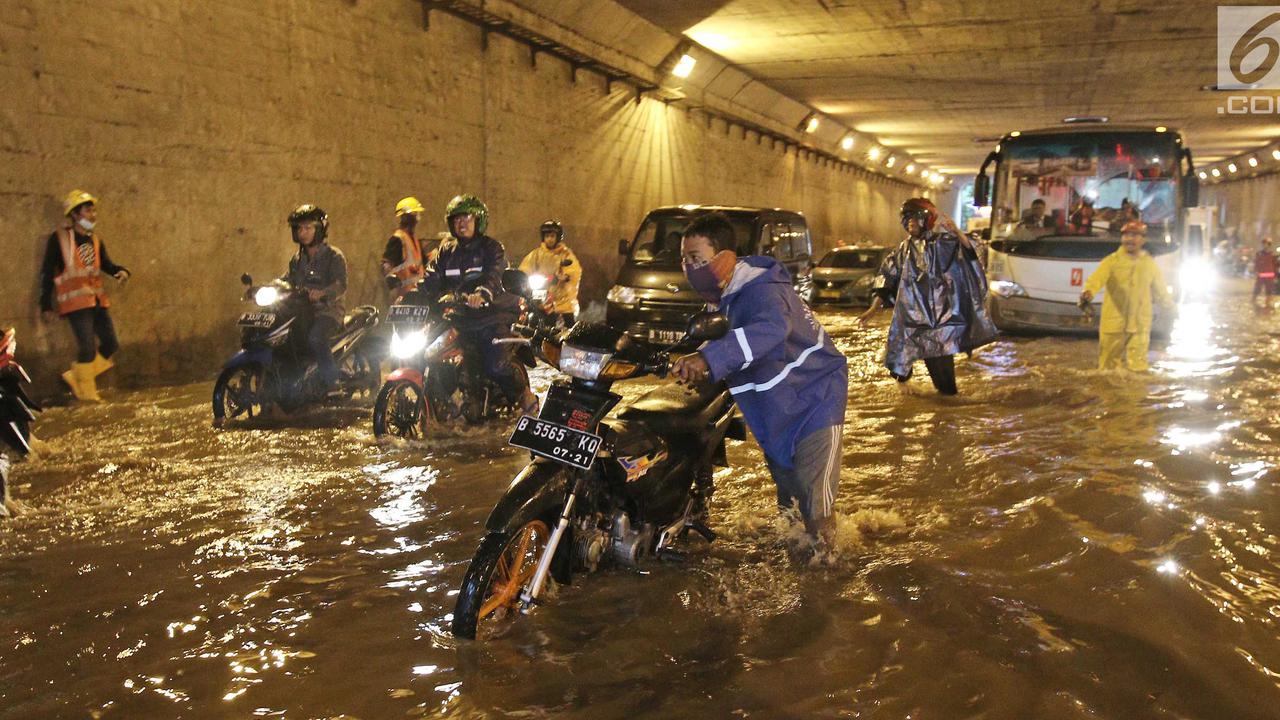 Suara Korban Banjir Cawang: "Yang Kami Butuhkan Sekarang, Sekadar Bisa Makan dan Berteduh"