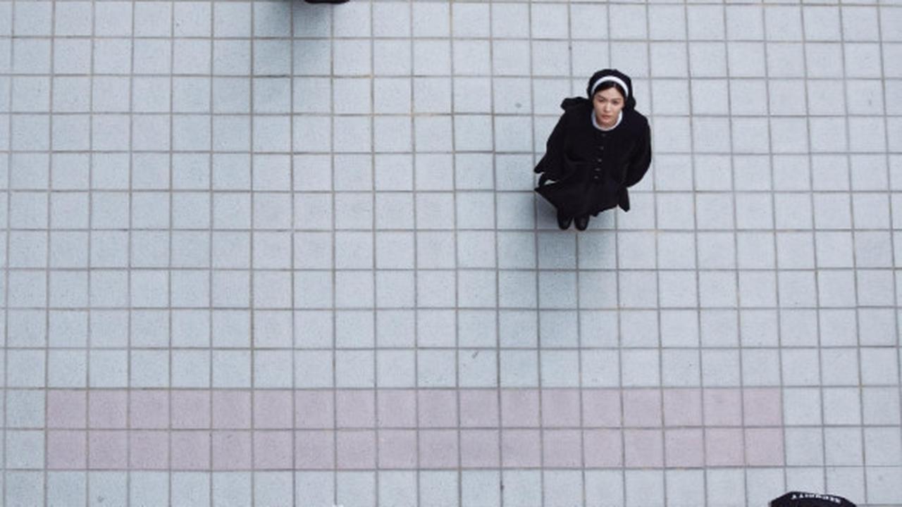 Review Film 'DARK NUNS' yang Dibintangi Song Hye Kyo, Penuh Plot Twist