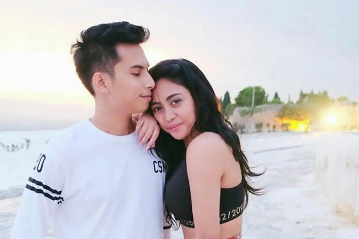 [Bintang] Kompak Banget! OOTD Rachel Vennya - Niko Bikin Cewek Baper