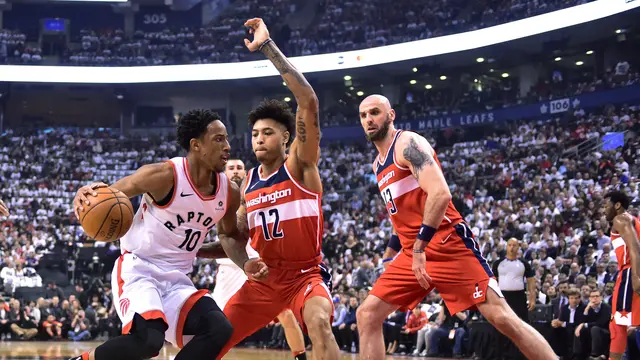 Aksi DeMar DeRozan saat Raptors kalahkan Wizards di gim kelima play-off NBA (AP)