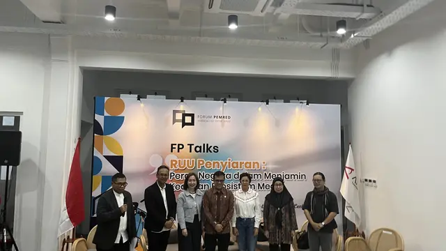 Forum Pemred menggelar FP Talks edisi perdana dengan menangkat tema Revisi UU Penyiaran yang tak kunjung rampung.