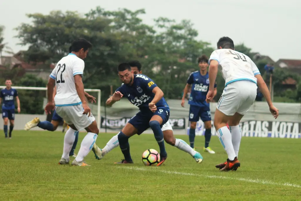 Arema FC siap menggelar uji coba lawan Barito Putra.  (Bola.com/Ronald Seger)