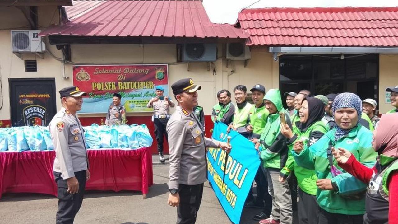 Polres Metro Tangerang Salurkan Bantuan Sembako ke Ojol, Perkuat Kemitraan Kamtibmas