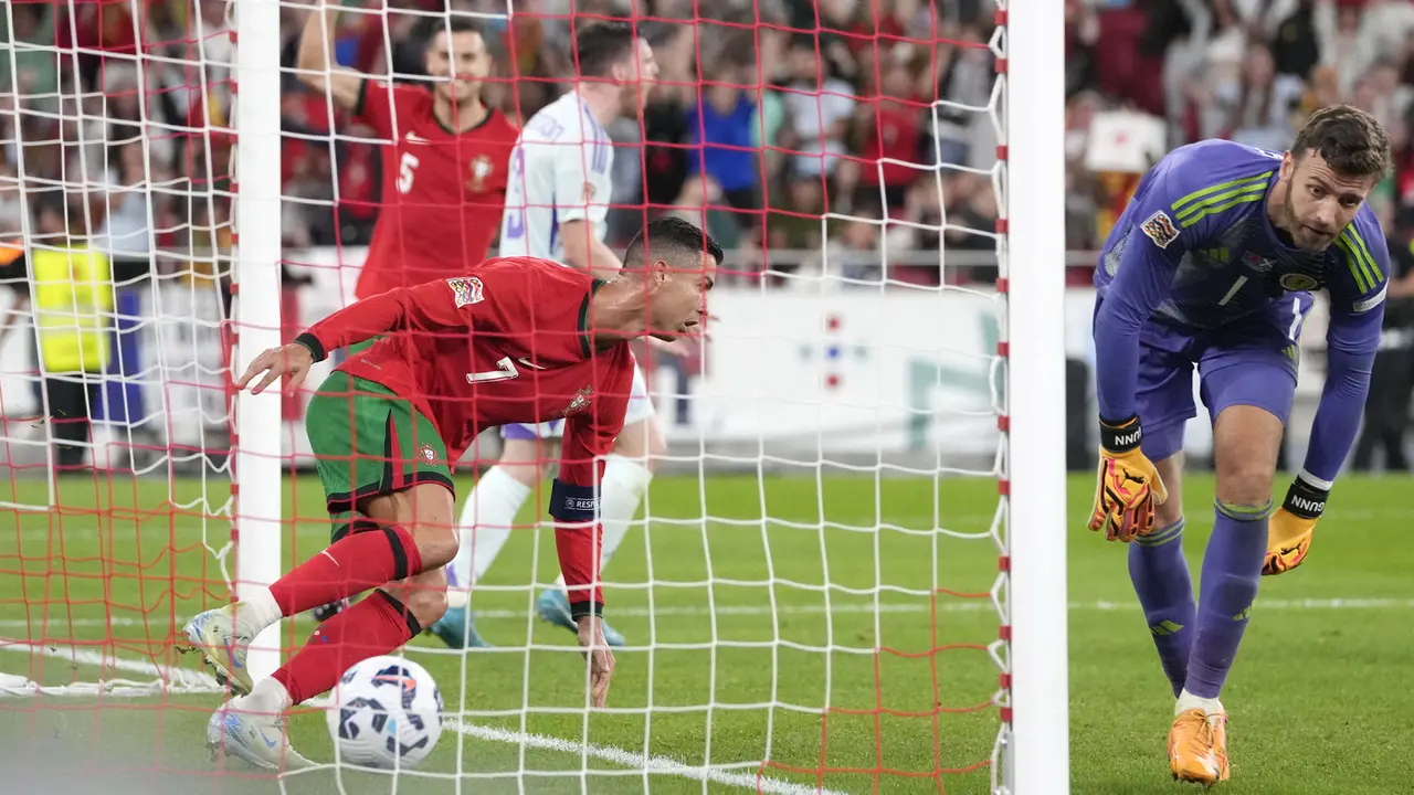 Foto: Momen Emosional Cristiano Ronaldo Setelah Mencetak Gol Penentu Kemenangan Portugal Atas Skotlandia