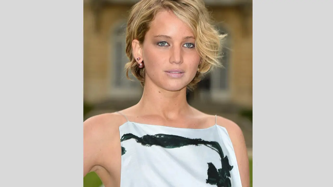 Payudara Jennifer Lawrence Nyaris 'Tumpah'