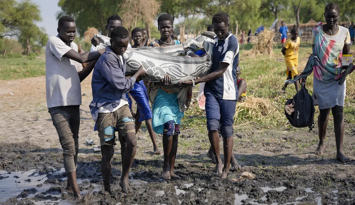 Lebih dari 40.000 orang - sebagian besar warga Sudan Selatan - telah menyeberangi perbatasan sejak Sudan dilanda konflik hampir sebulan yang lalu. (AP Photo/Sam Mednick)