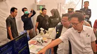 Menkes Budi tinjau pelayanan pos kesehatan di Pelabuhan Ciwandan, Banten. (Foto: Dok Sehat Negeriku)