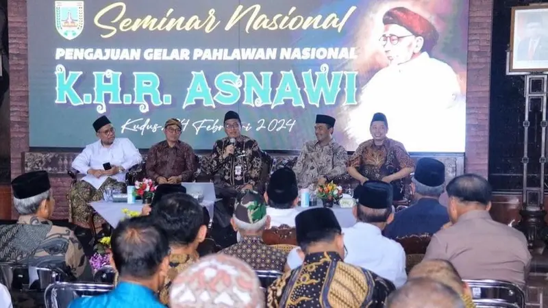 Pemkab Kudus menggelar Seminar Nasional Pengajuan Gelar Pahlawan Nasional untuk KHR Asnawi di Pendopo Kabupaten Kudus. (Liputan6.com/Arief Pramono)