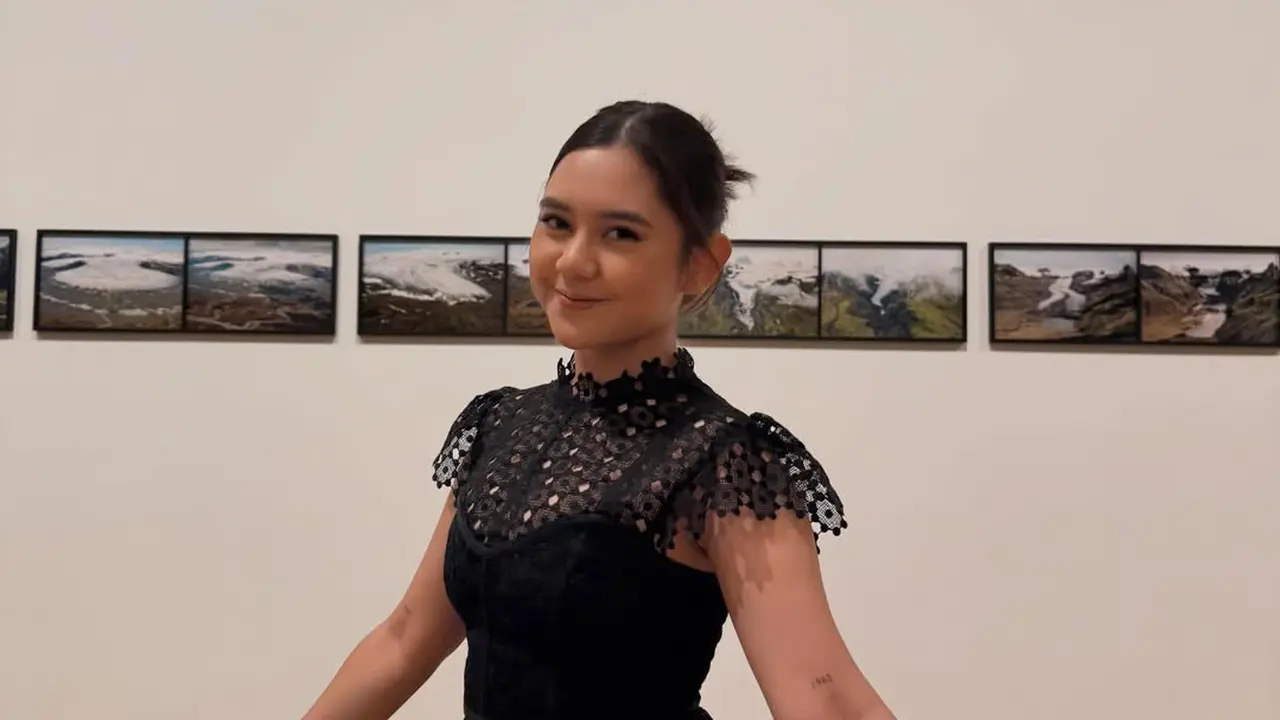 Bak Wednesday Addams, Gaya Gothic Ziva Magnolya Saat Museum Date Curi Atensi