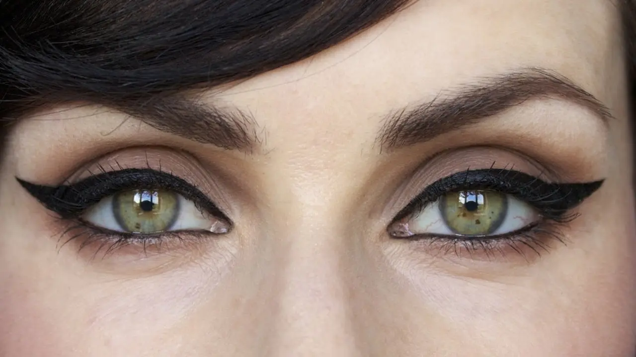cat eyeliner